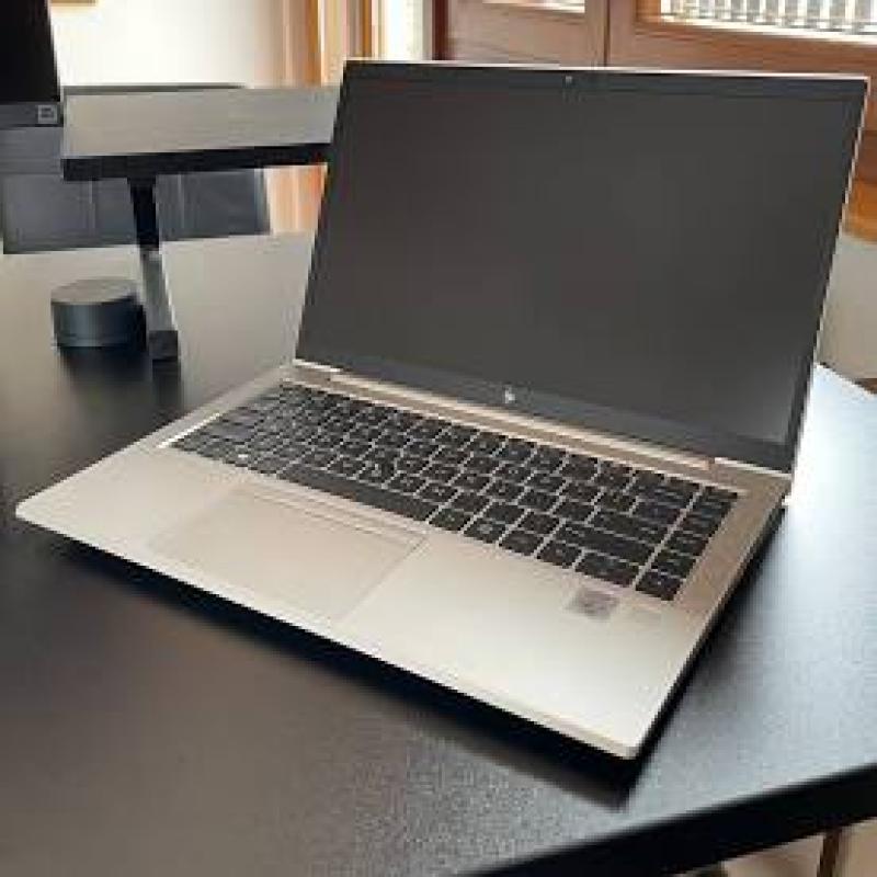 HP EliteBook 840 G6 14-inch - Silver- 256GB - 24GB- i7